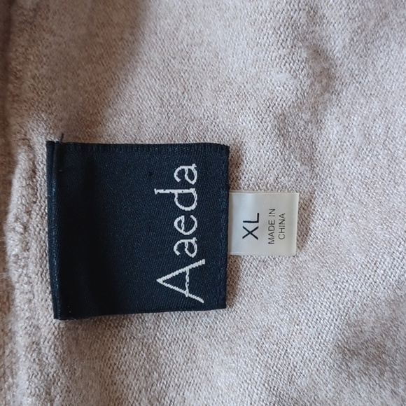 Aaeda Open Cardigan Sweater Tan White Embroidered Floral Sz XL, 22" PTP, 30" L - Picture 5 of 6